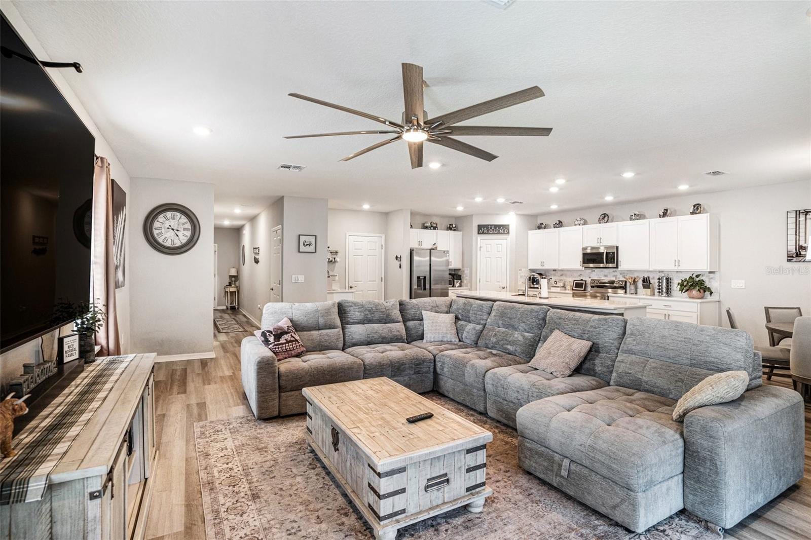 6518 Pebblebrooke Dr photo 3