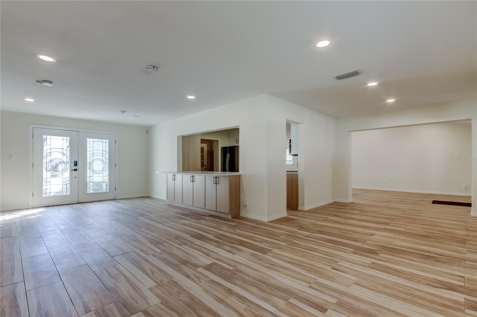3936 E Eden Roc Cir photo 4