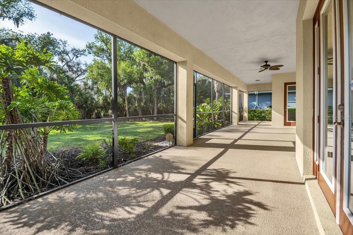 904 Riverscape St photo 2