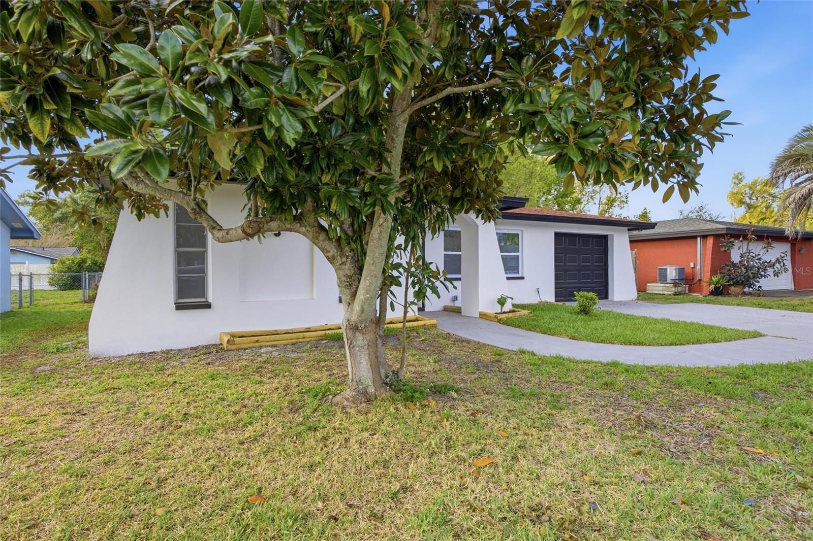 1811 Driftwood Cir S photo 3
