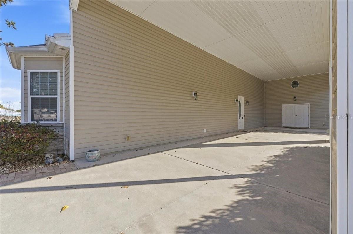 323 Travelers Dr photo 3