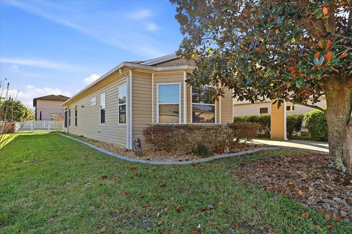 323 Travelers Dr photo 4