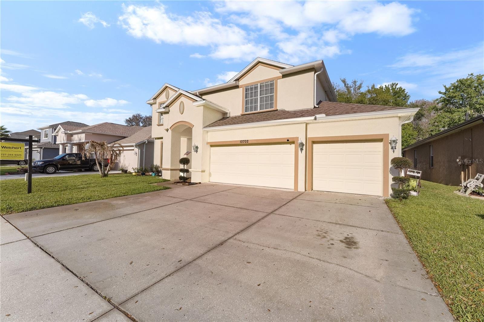 10702 Deerberry Dr photo 3