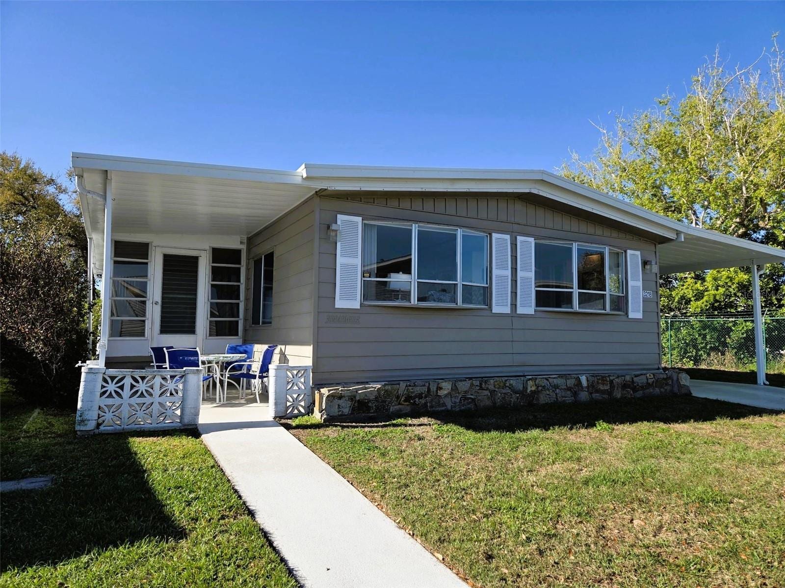 3218 Oakwood Blvd S photo 2