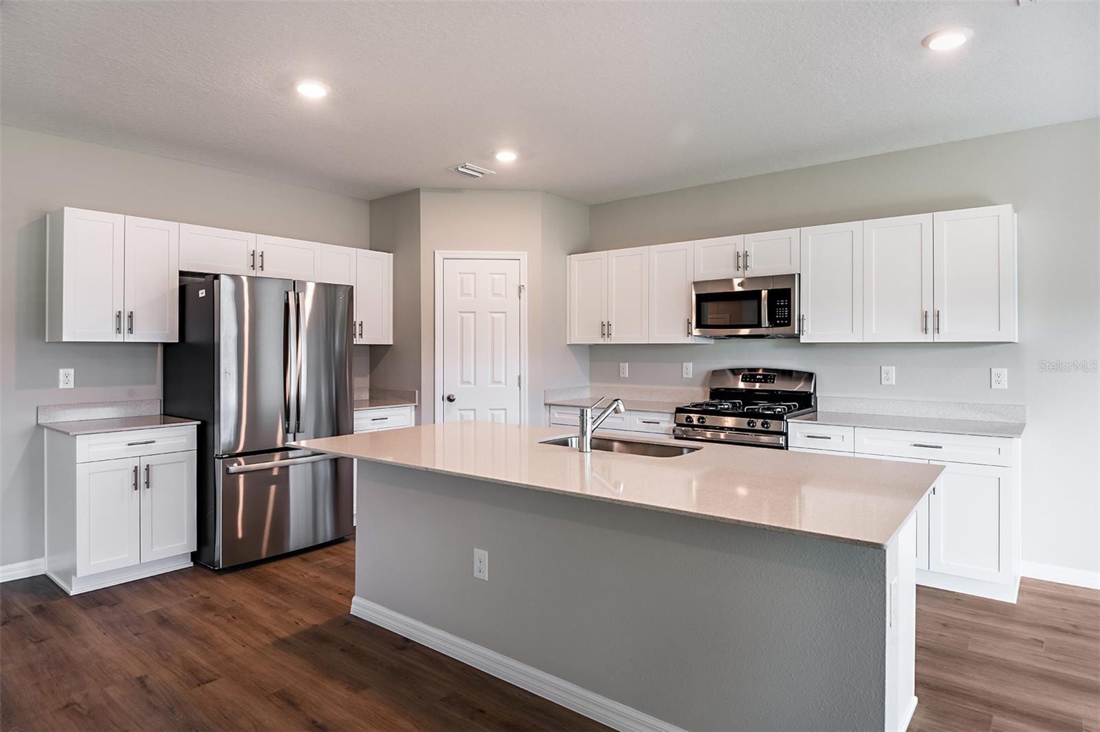 36672 Sagemoor Dr photo 2