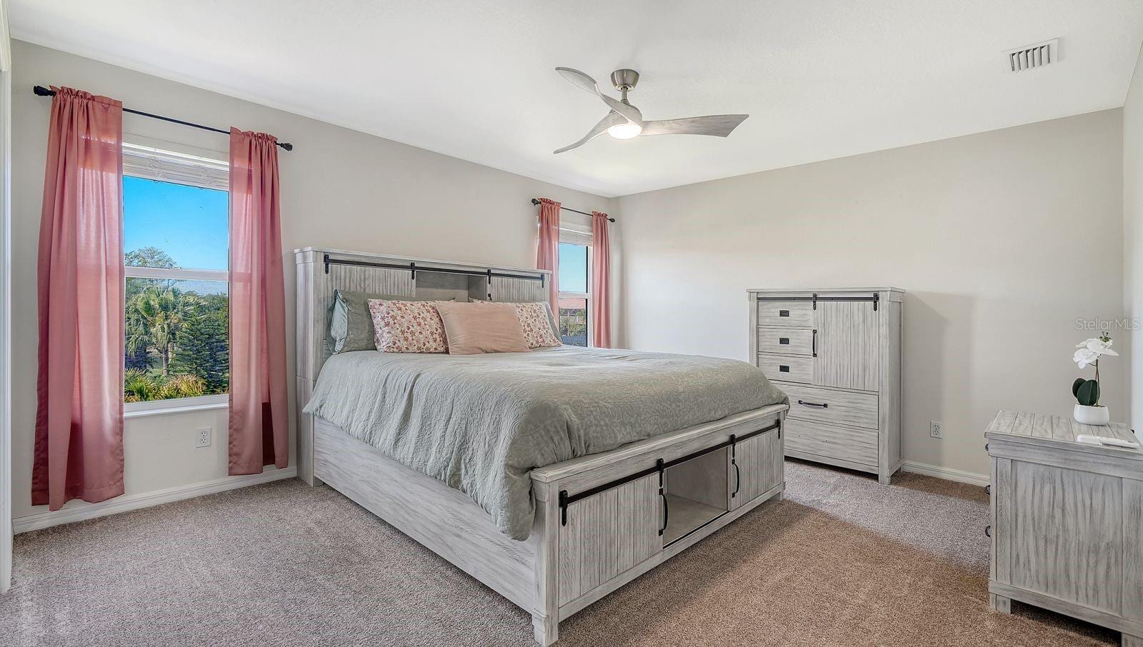 152 New Briton CT photo 3