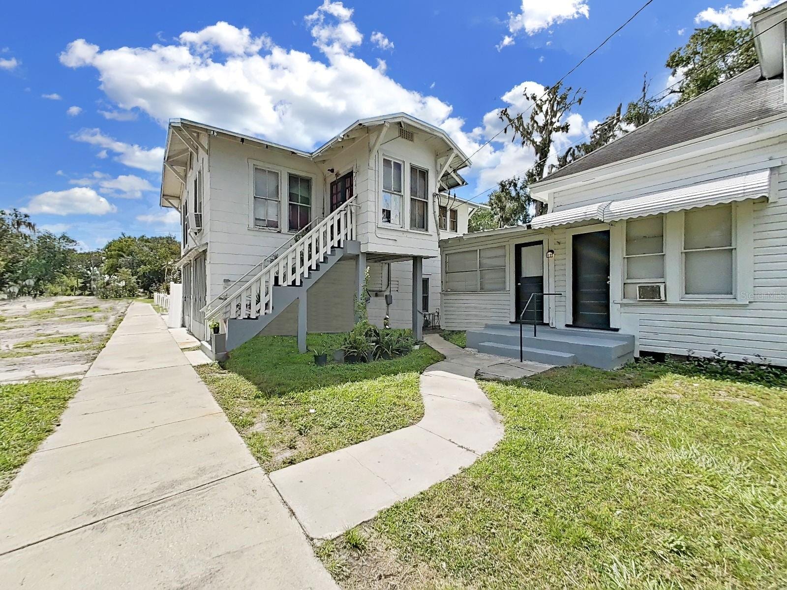 601 W Baker St photo 3