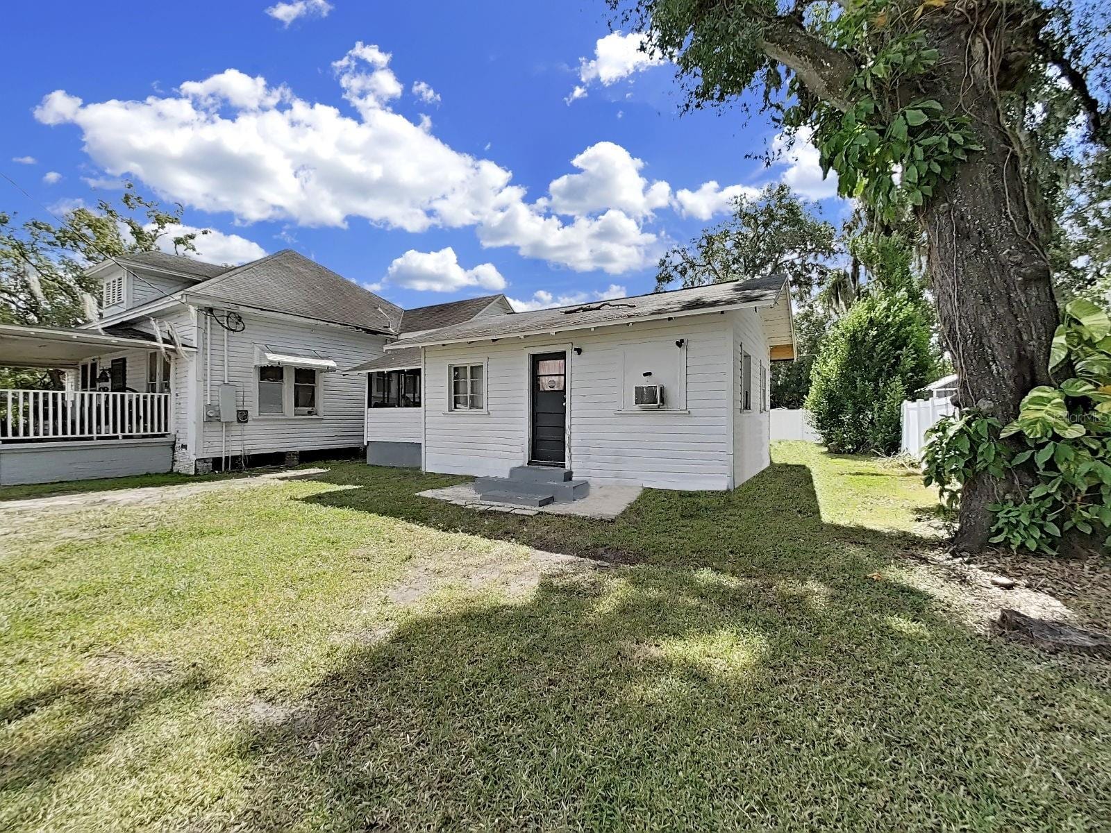 601 W Baker St photo 4