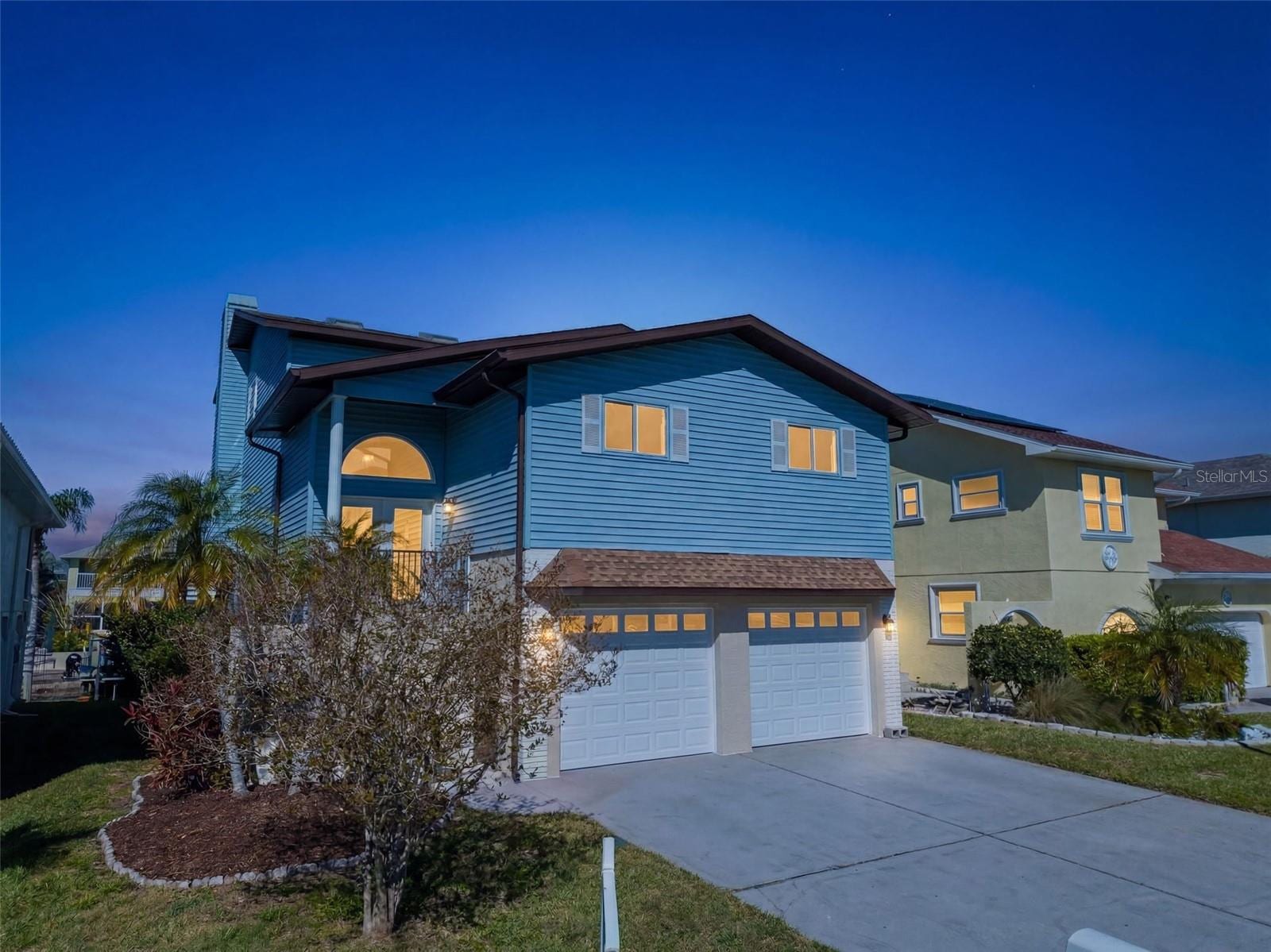 6241 Bayside Dr photo 2
