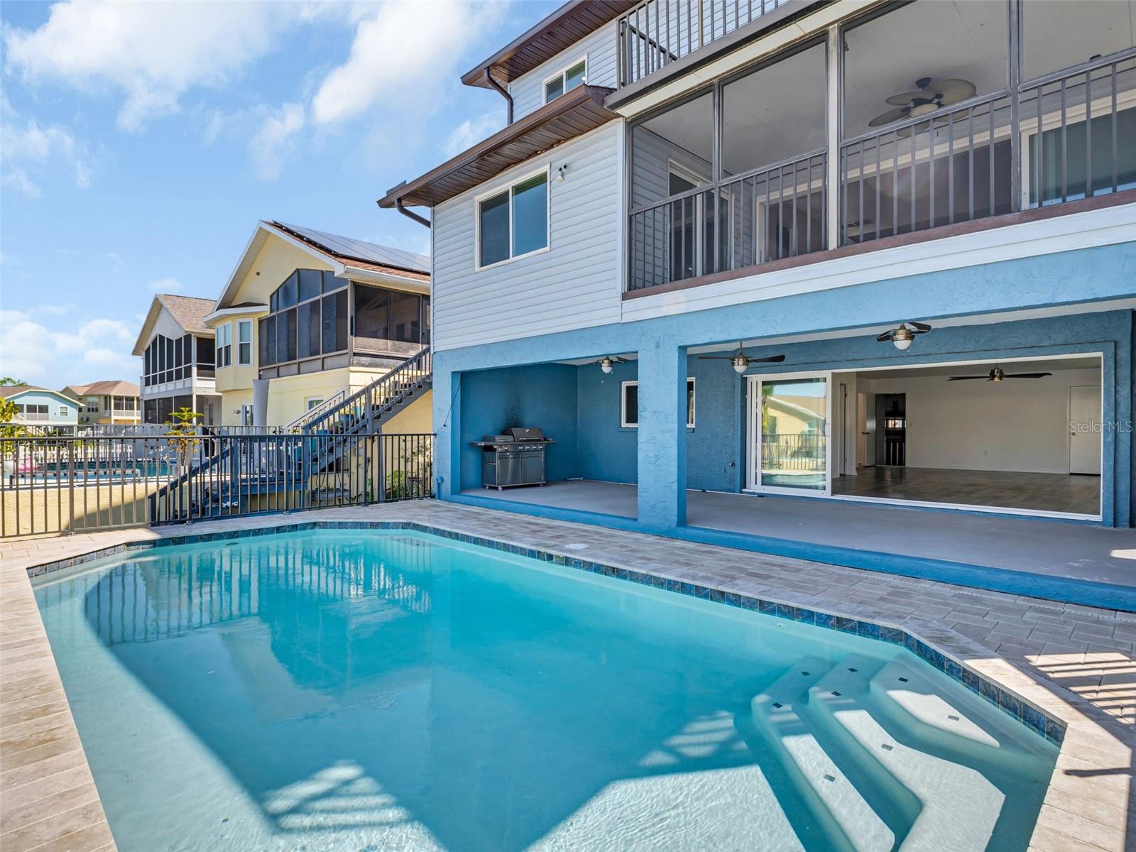 6241 Bayside Dr photo 3
