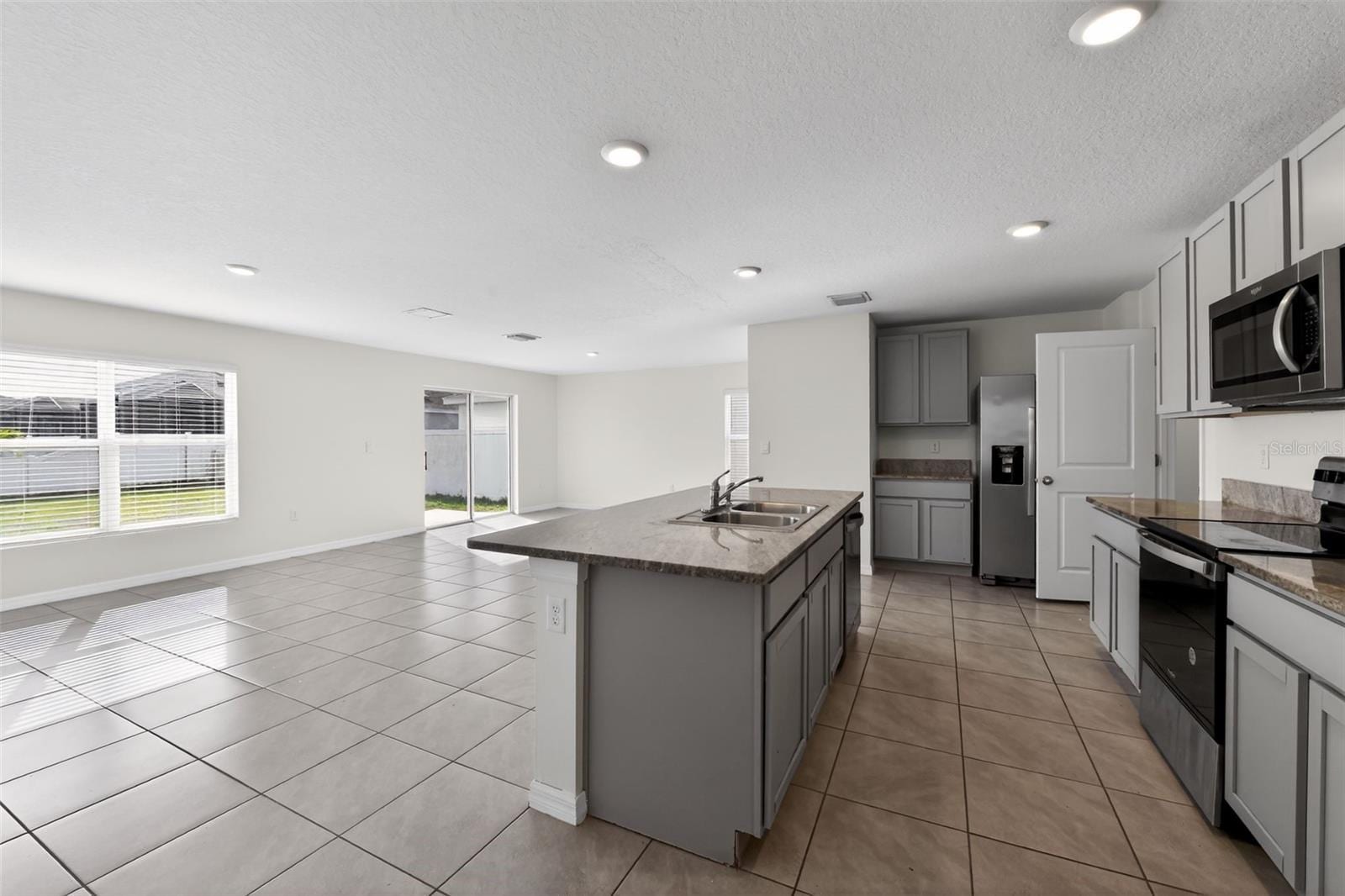 439 Sunlit Coral St photo 4