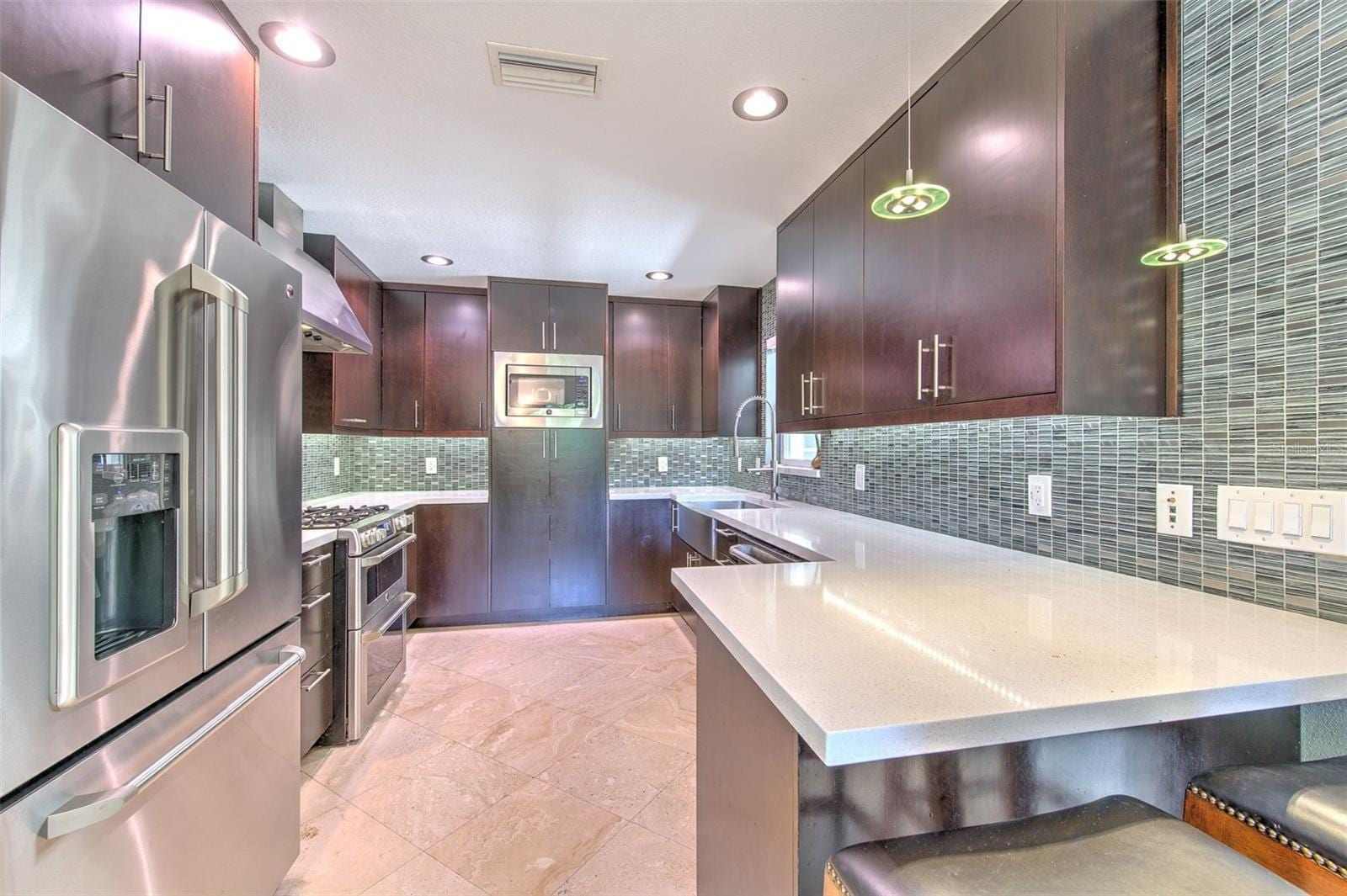 3208 W Hawthorne Rd photo 4