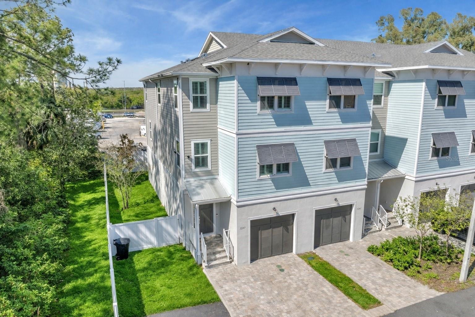 1237 Savona Dr NE photo 2
