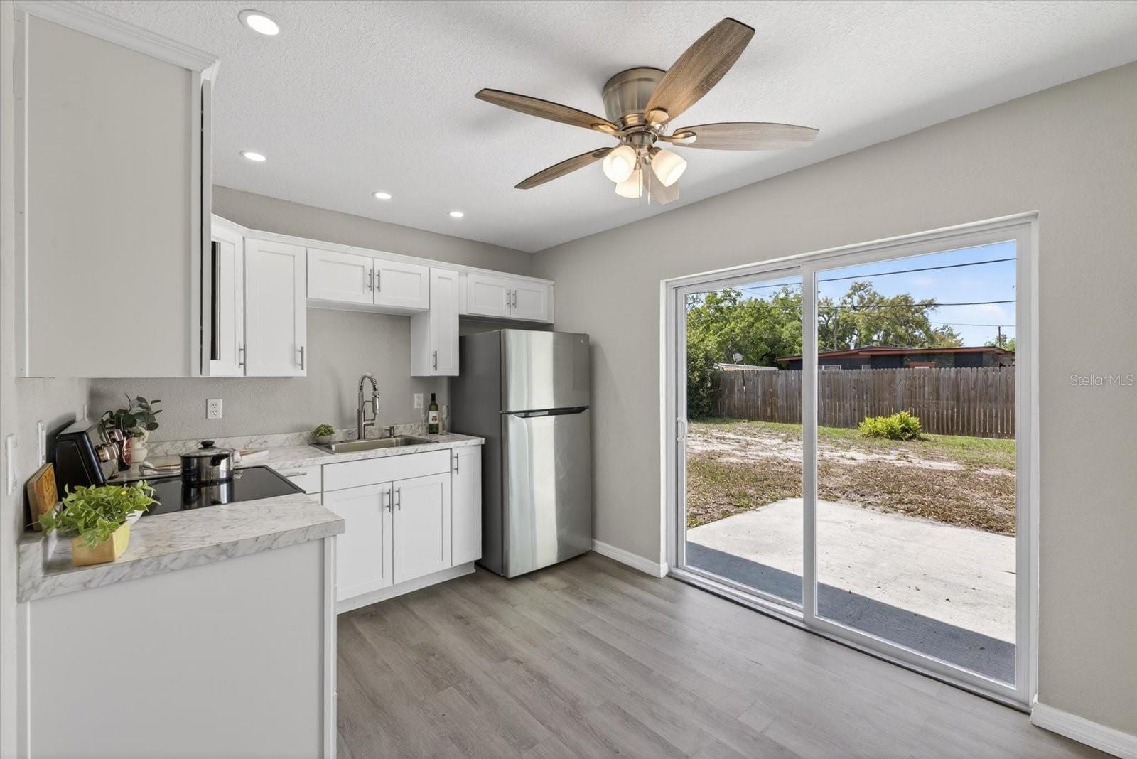 4923 Azalea Dr photo 3