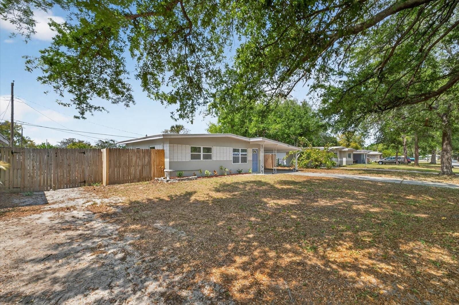 4923 Azalea Dr photo 5