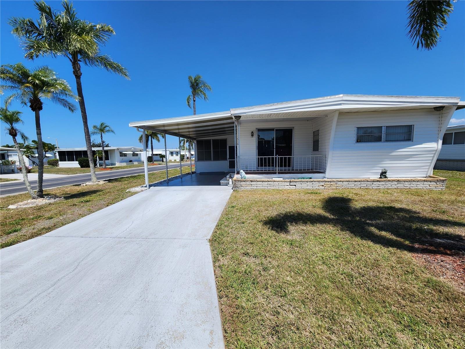 316 Danube Cir photo 2