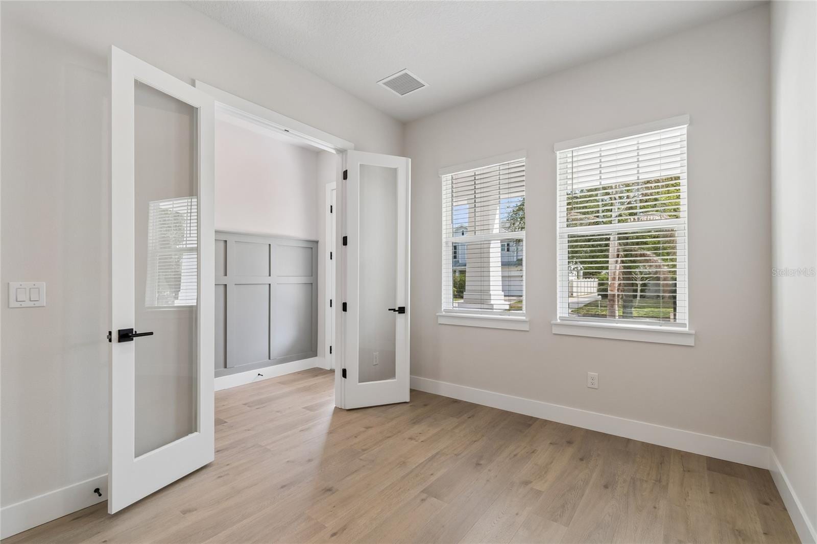 3711 W DE Leon St photo 5
