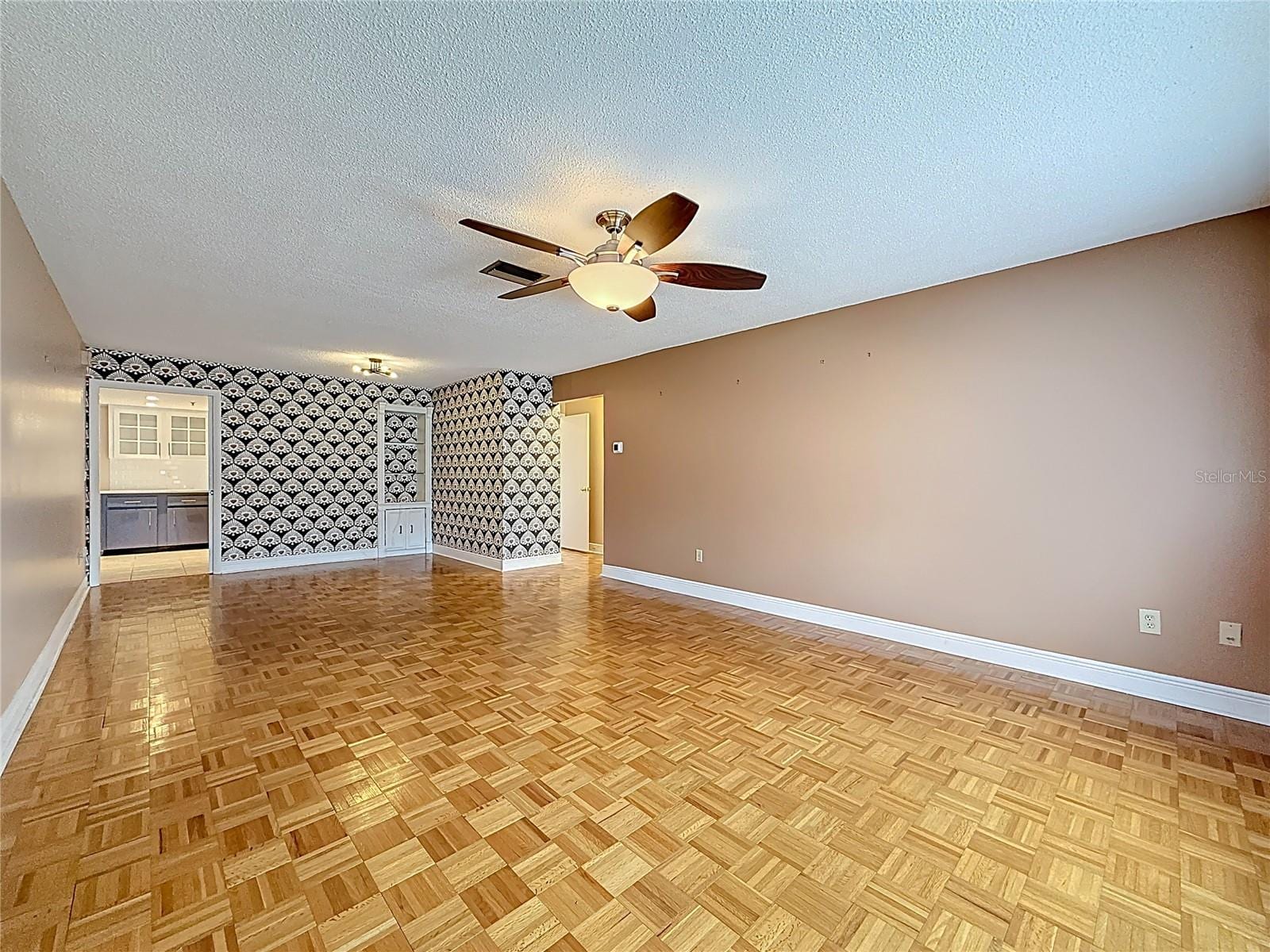 403 Mindy Dr photo 3