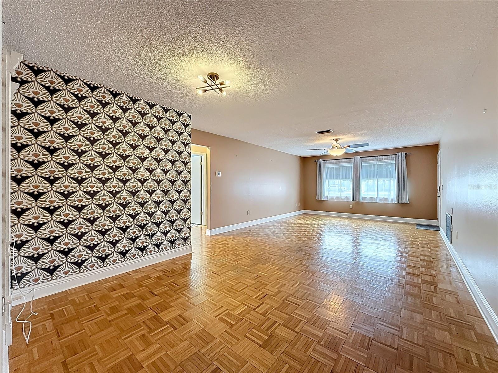 403 Mindy Dr photo 4