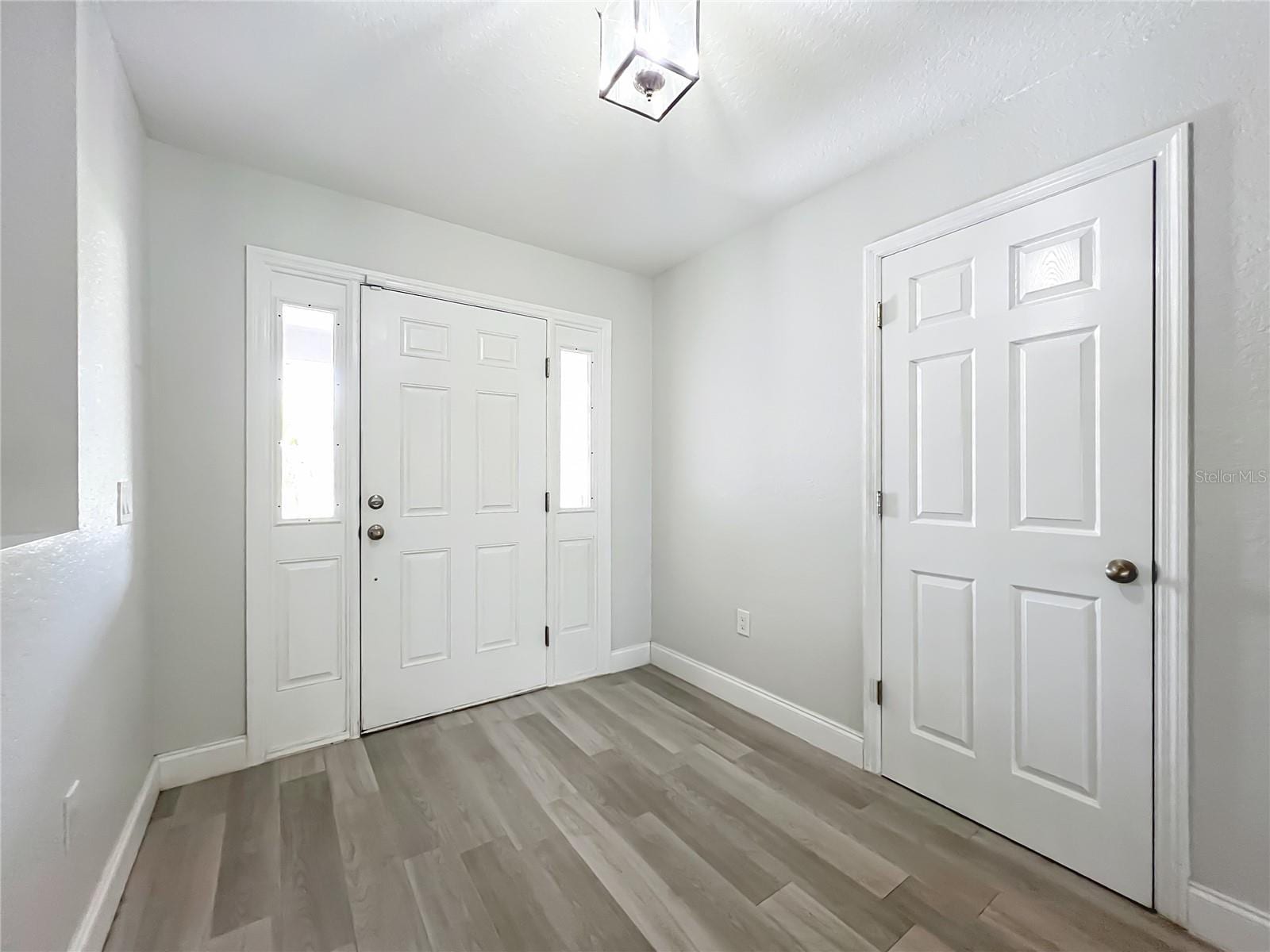 12368 Killian St photo 3
