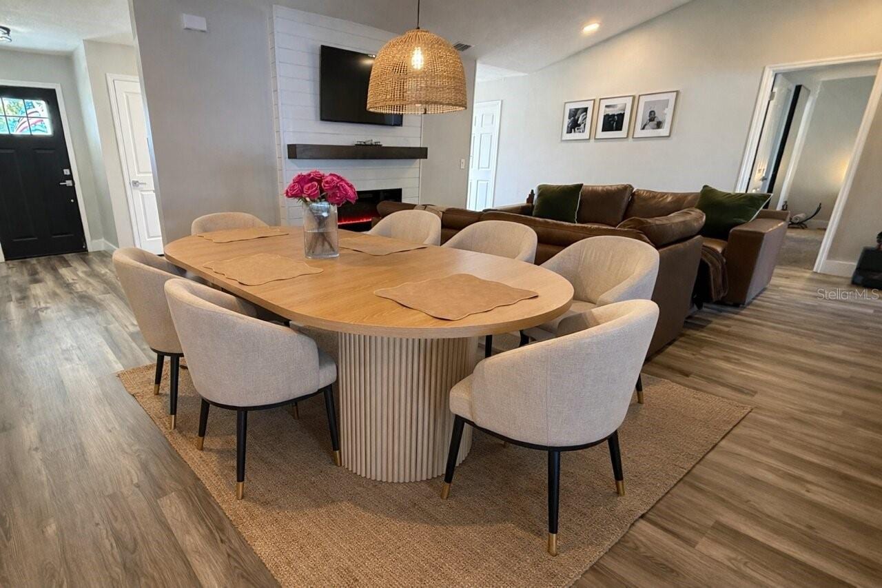 1413 Sandalwood Dr photo 4