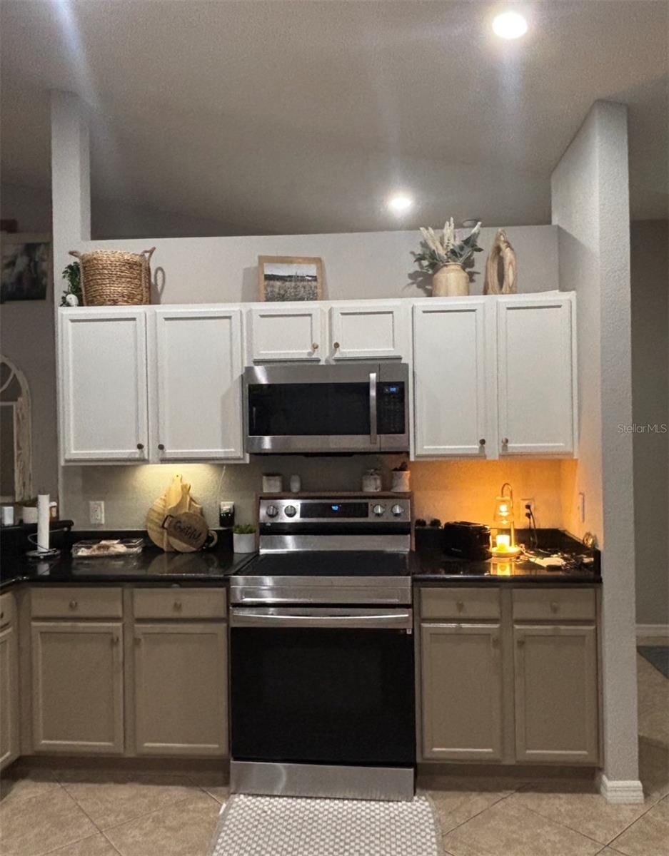 1621 Taylor Landing Dr photo 4