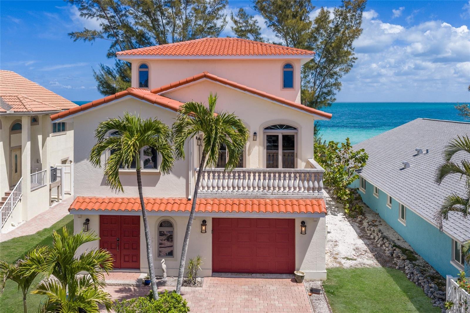 889 N Shore Dr photo 2