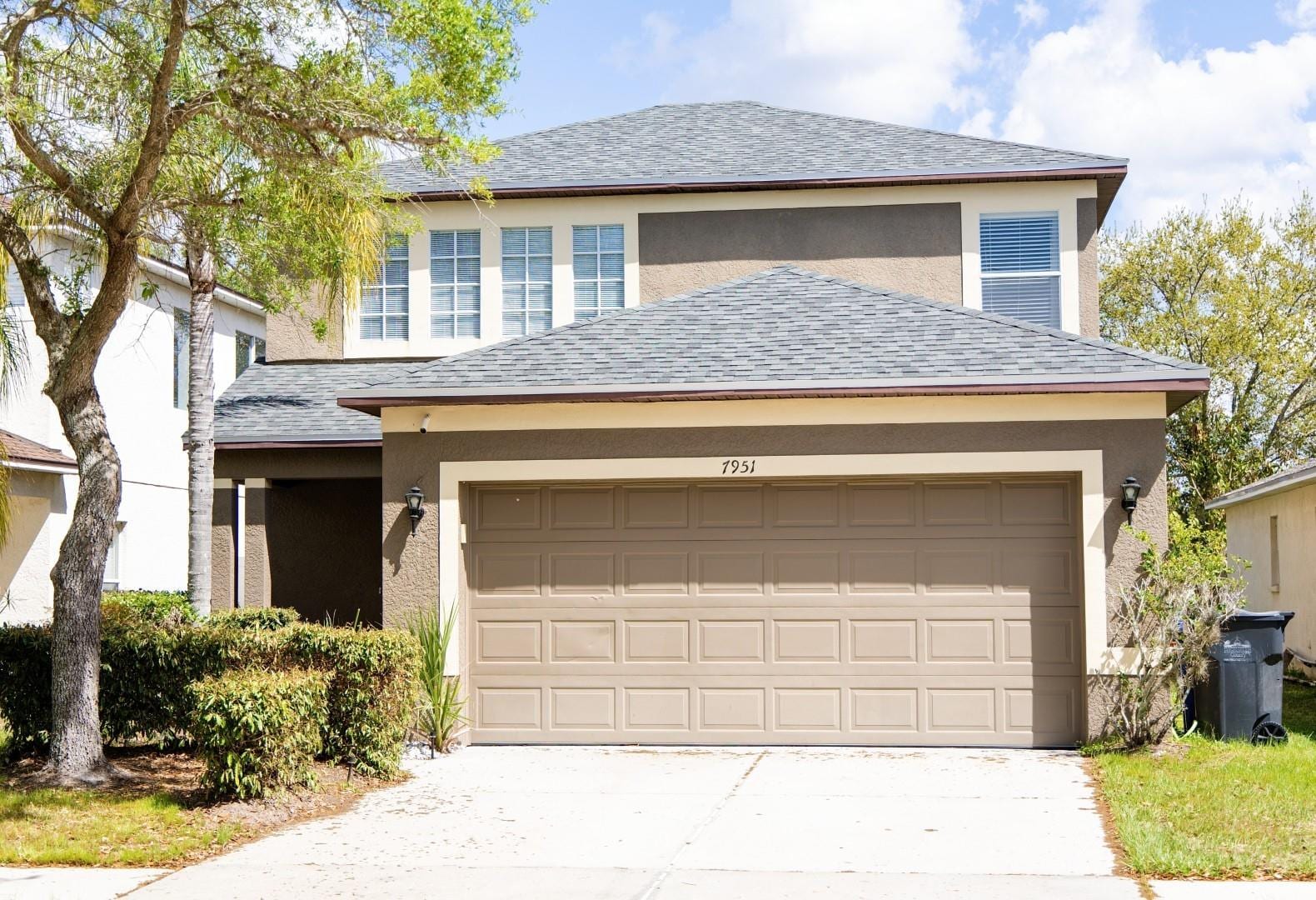 7951 Carriage Pointe Dr photo 2