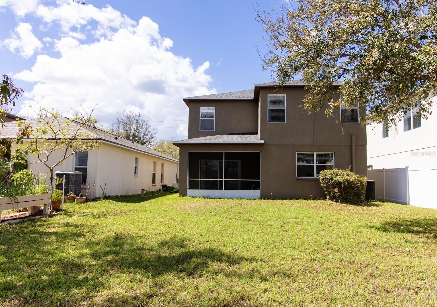 7951 Carriage Pointe Dr photo 4