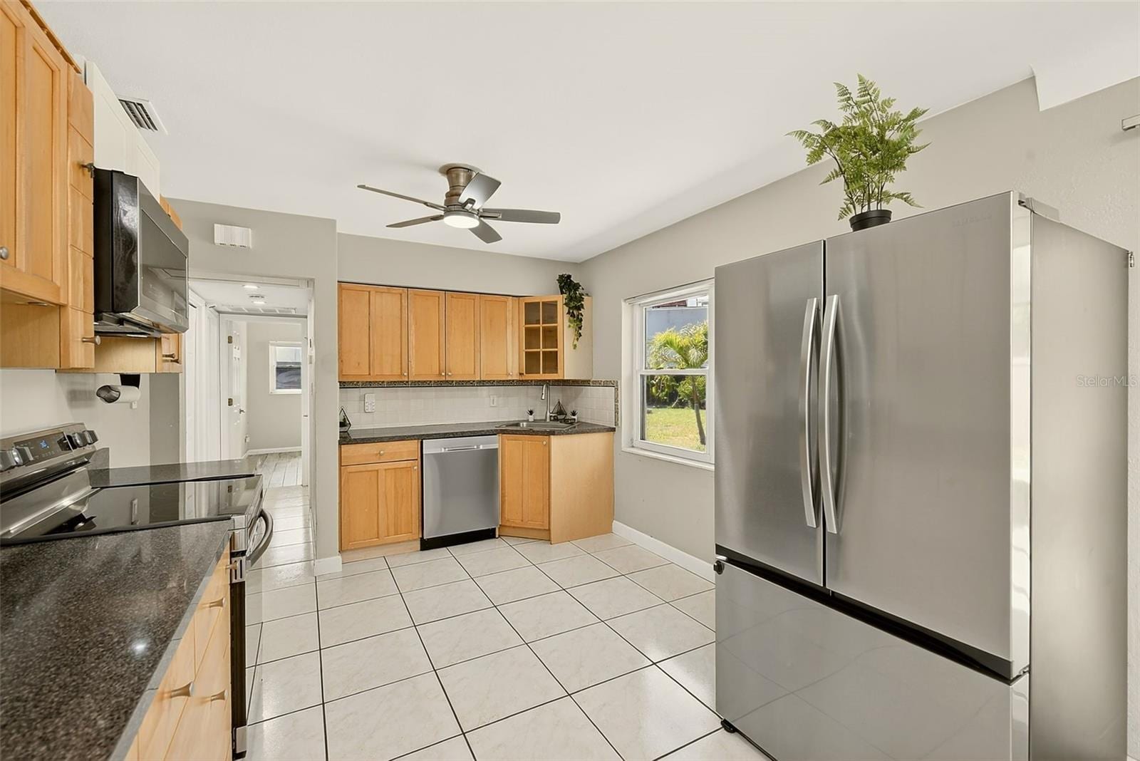 1026 Meadowlawn Dr N photo 5