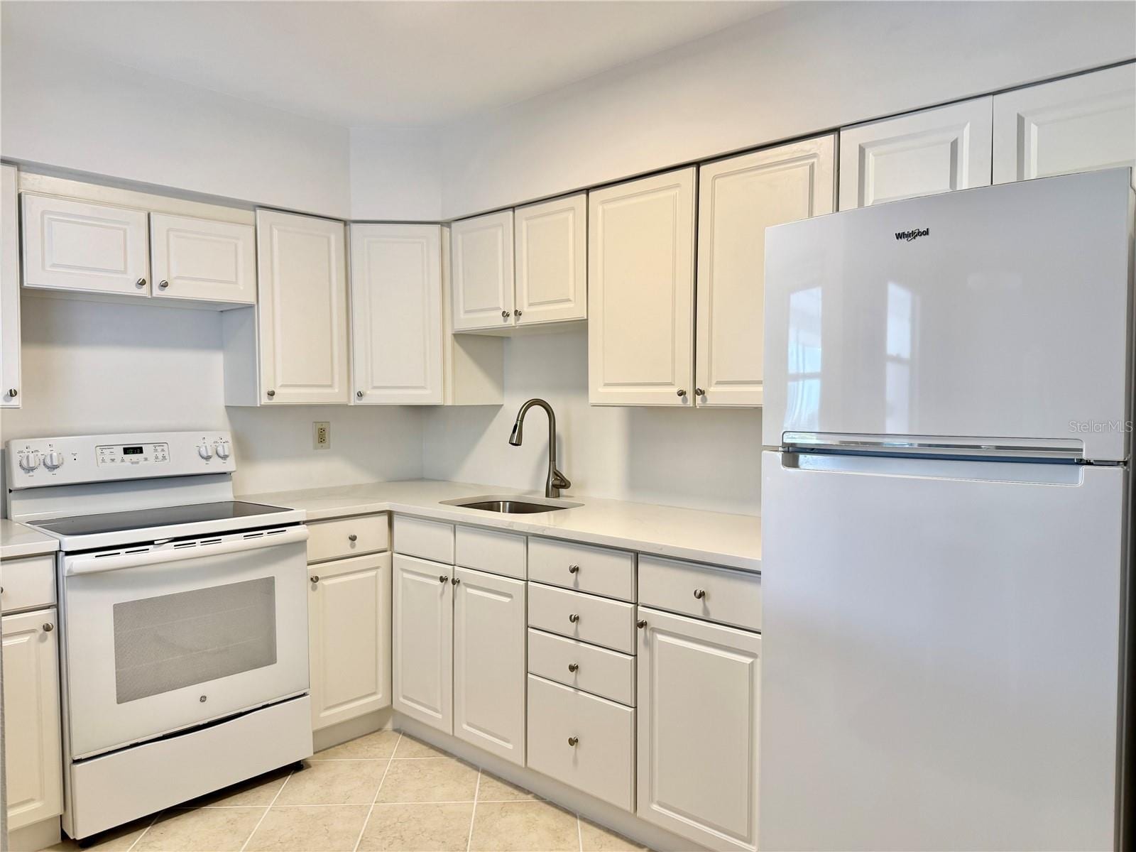 2221 Orange Blossom Ln photo 2