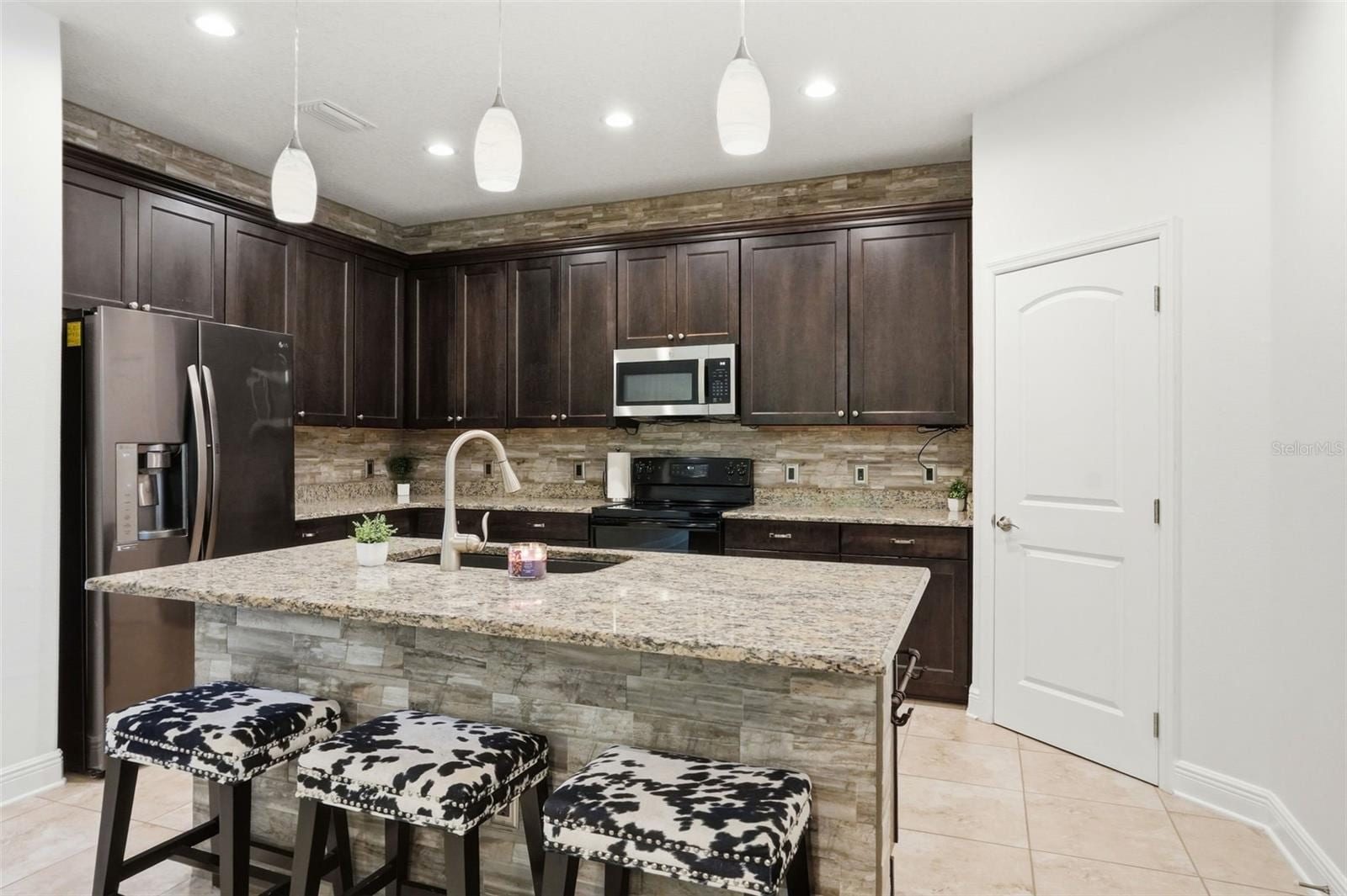 12417 Coralbean CT photo 4