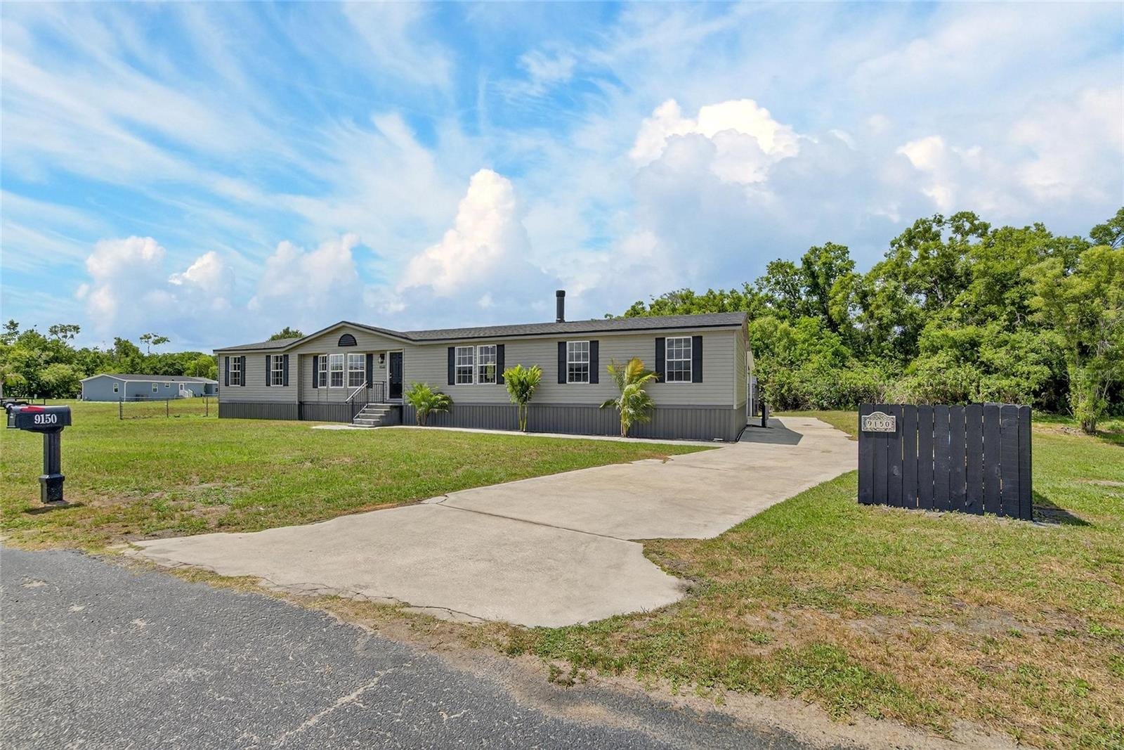 9150 Wood Terrace Dr photo 2