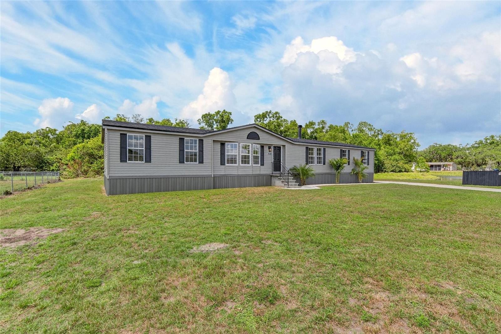 9150 Wood Terrace Dr photo 3