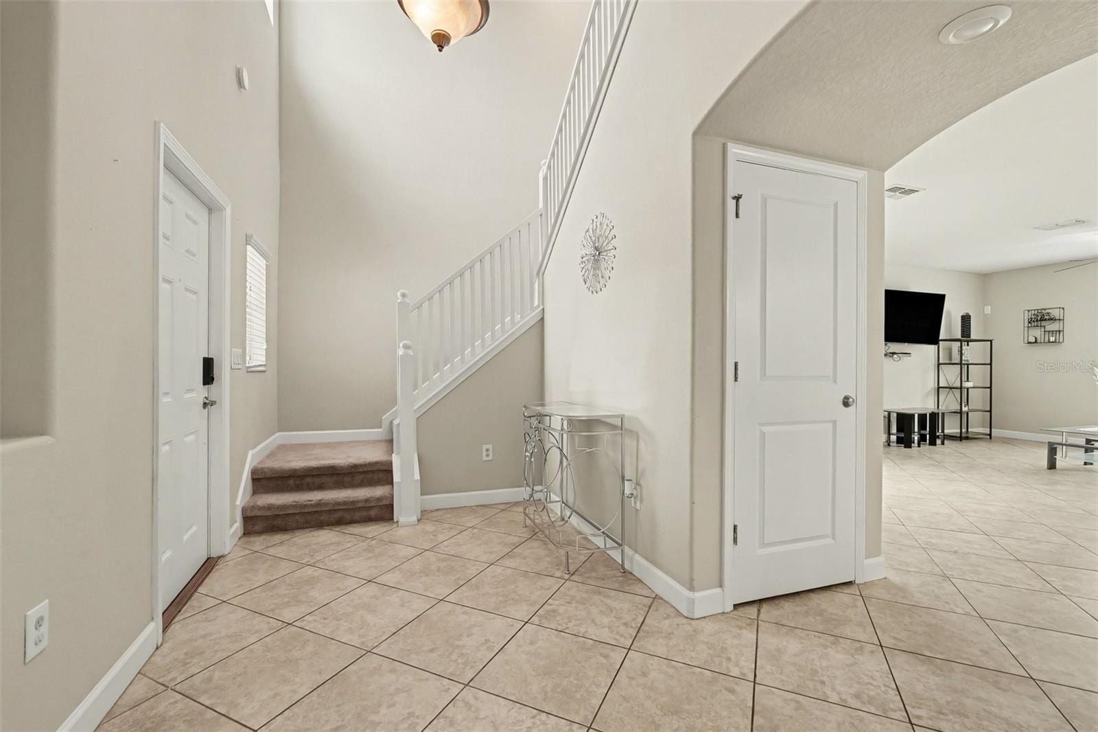 1677 Ludington Ave photo 3