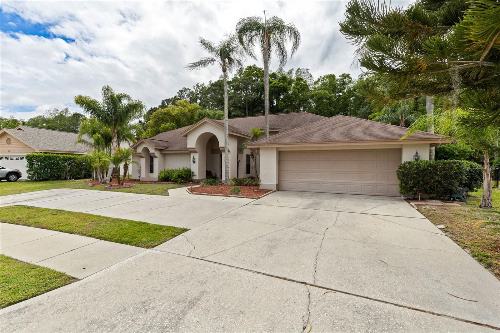 450 Waterford Cir E photo 3