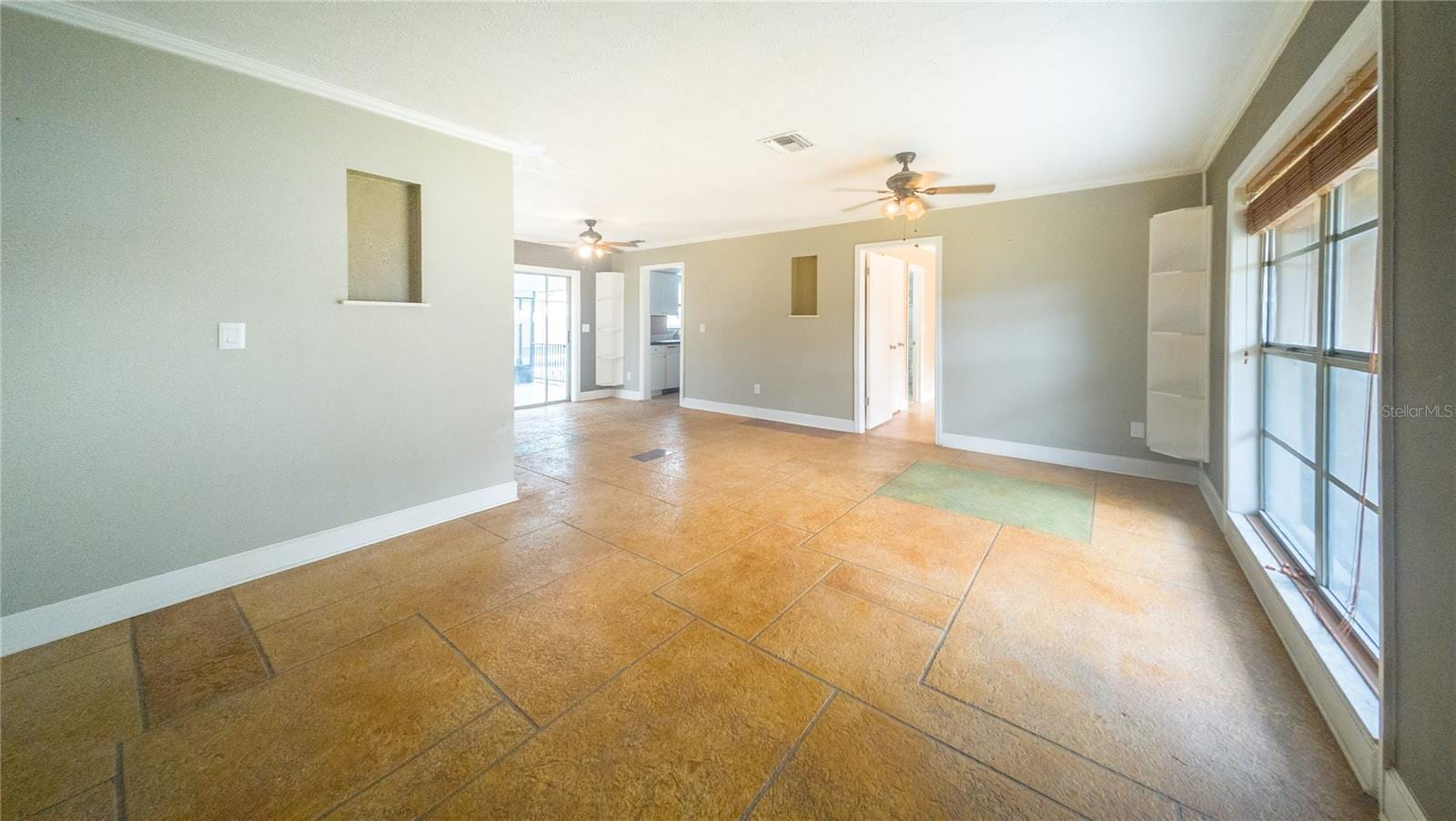 3320 Las Brisas Dr photo 2