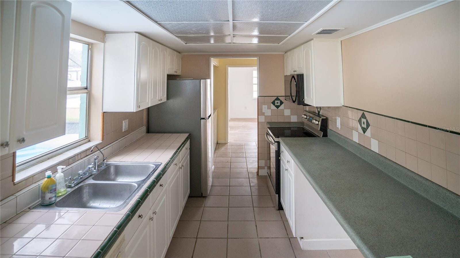 3320 Las Brisas Dr photo 5