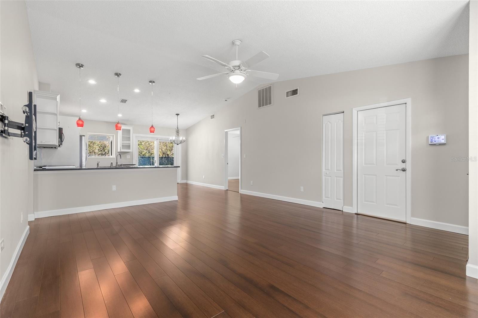3309 W Napoleon Ave photo 4