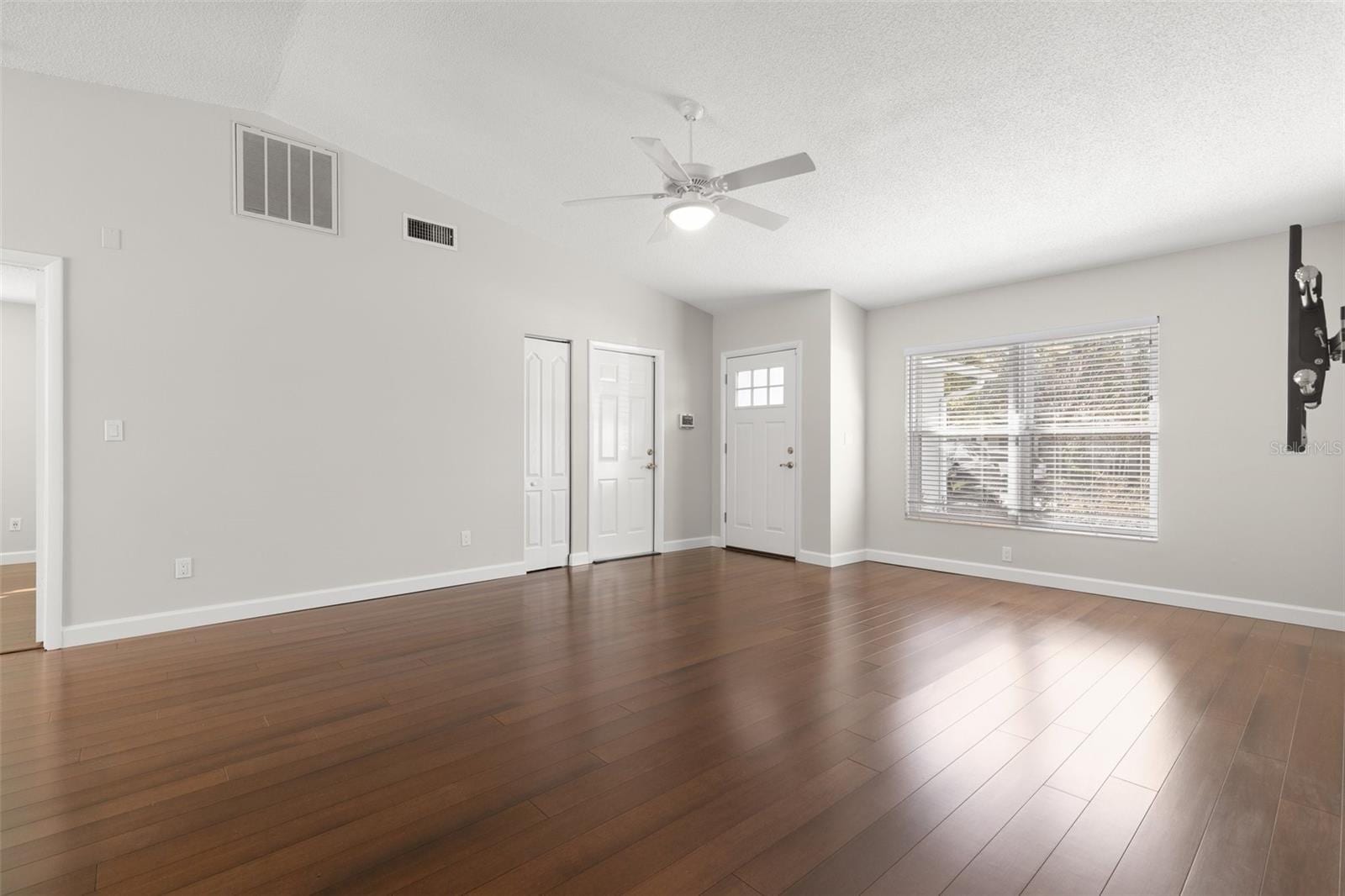 3309 W Napoleon Ave photo 5