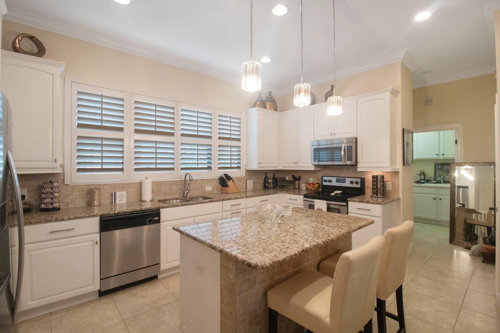 4884 Yacht Club Dr photo 3