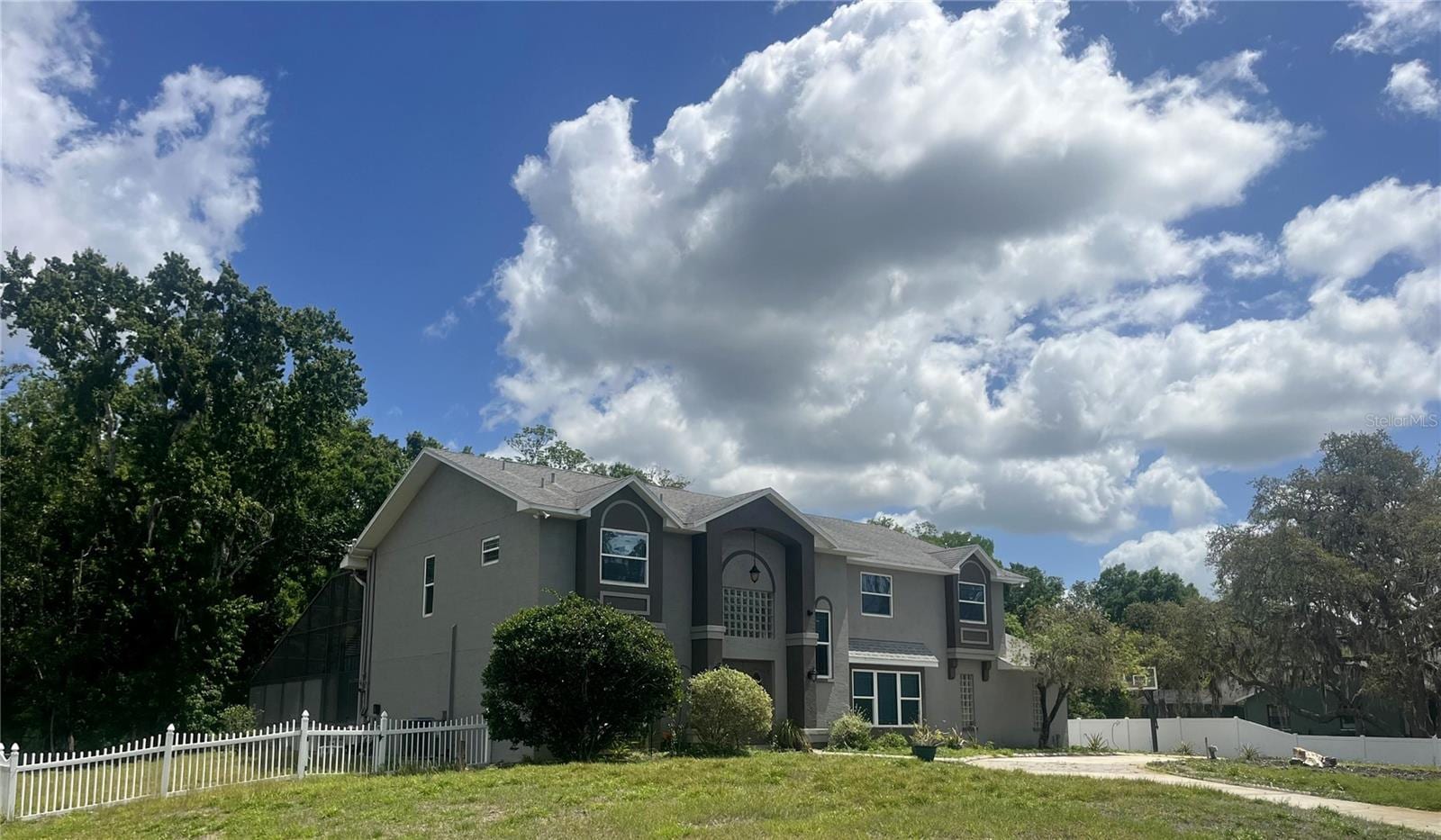 10655 Lakeview Dr photo 2