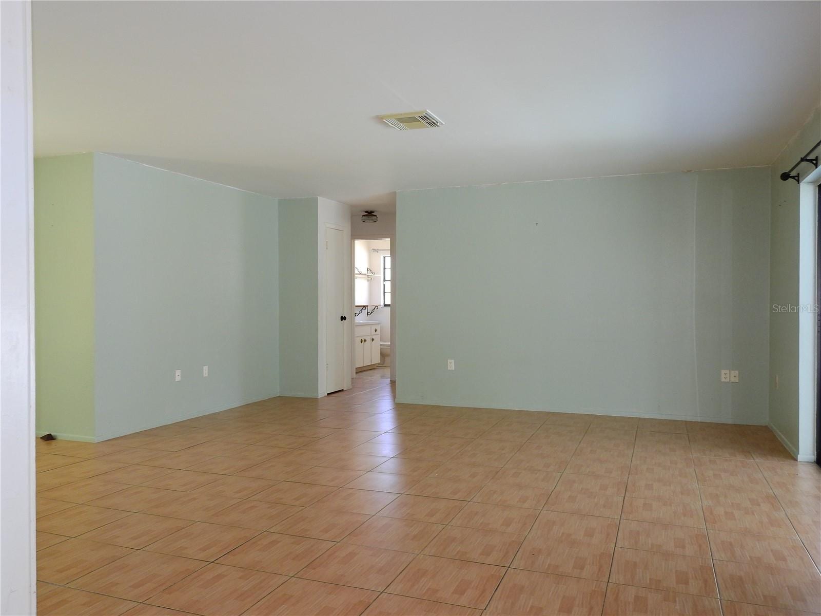 2128 Linwood Ave photo 3