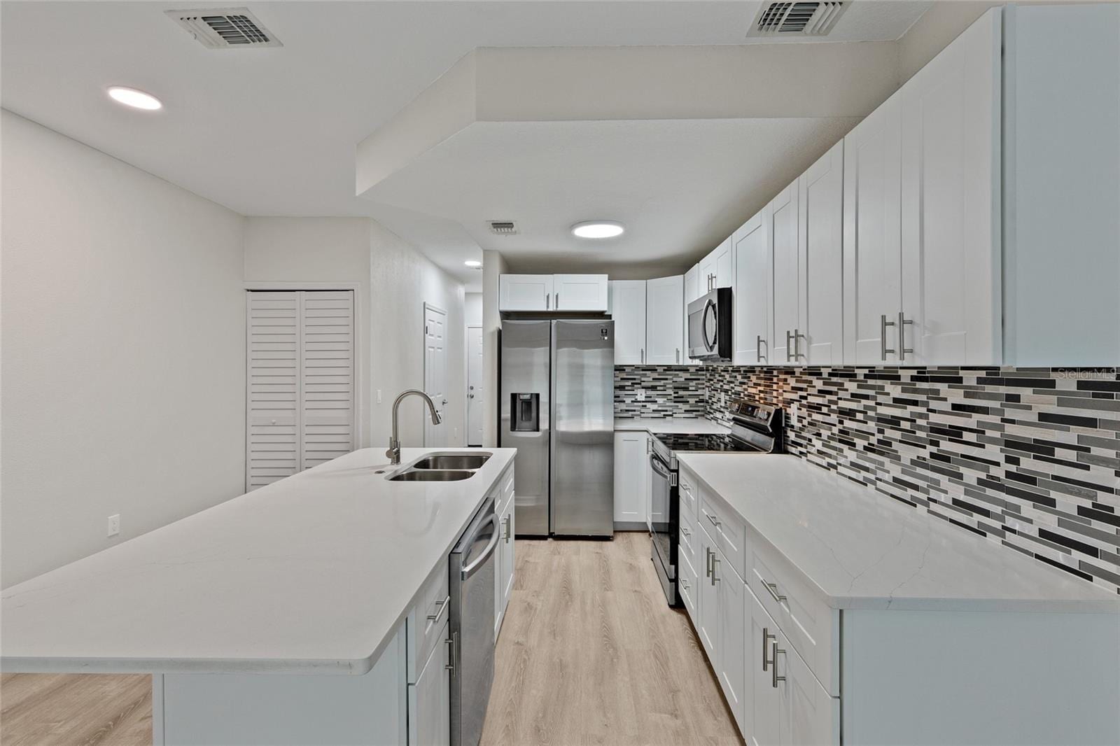 4330 Tyler Cir N photo 3