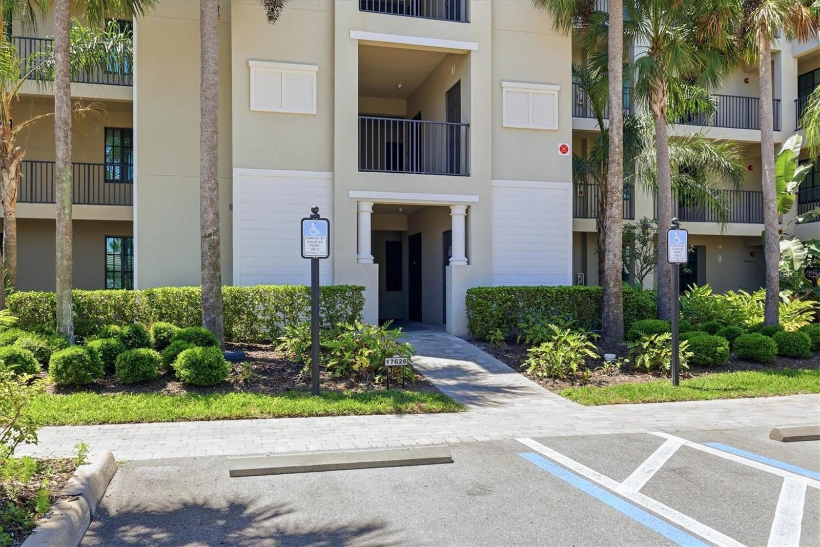 17626 Gawthrop Dr #208 photo 3