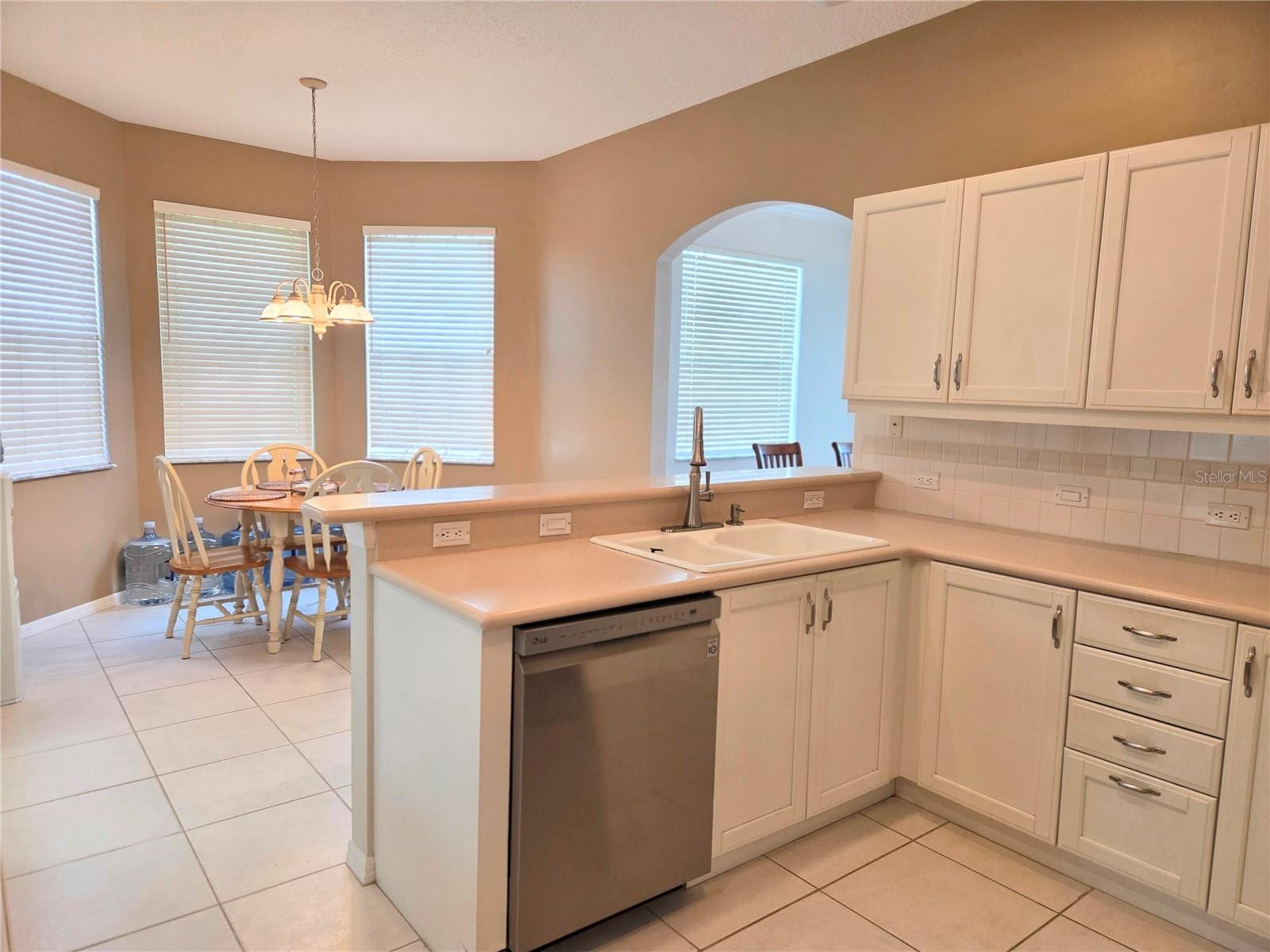 9222 Bonnington Dr photo 4