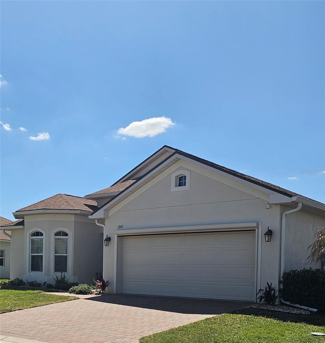 1347 Oakmont Dr photo 2