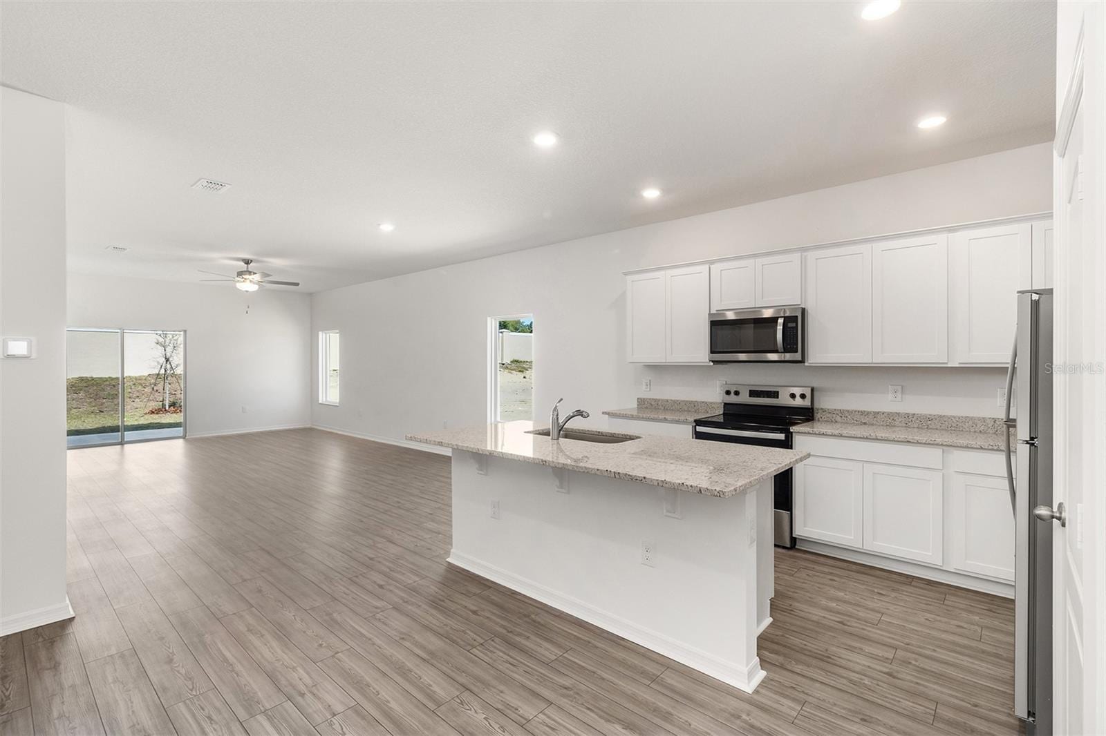 1633 Nantucket Way photo 4