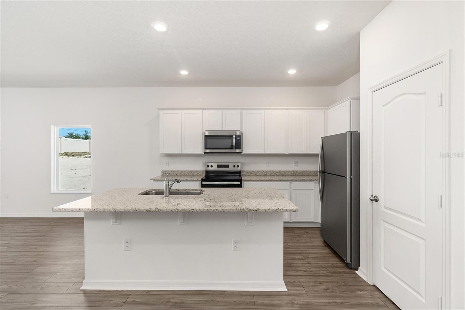 1633 Nantucket Way photo 5