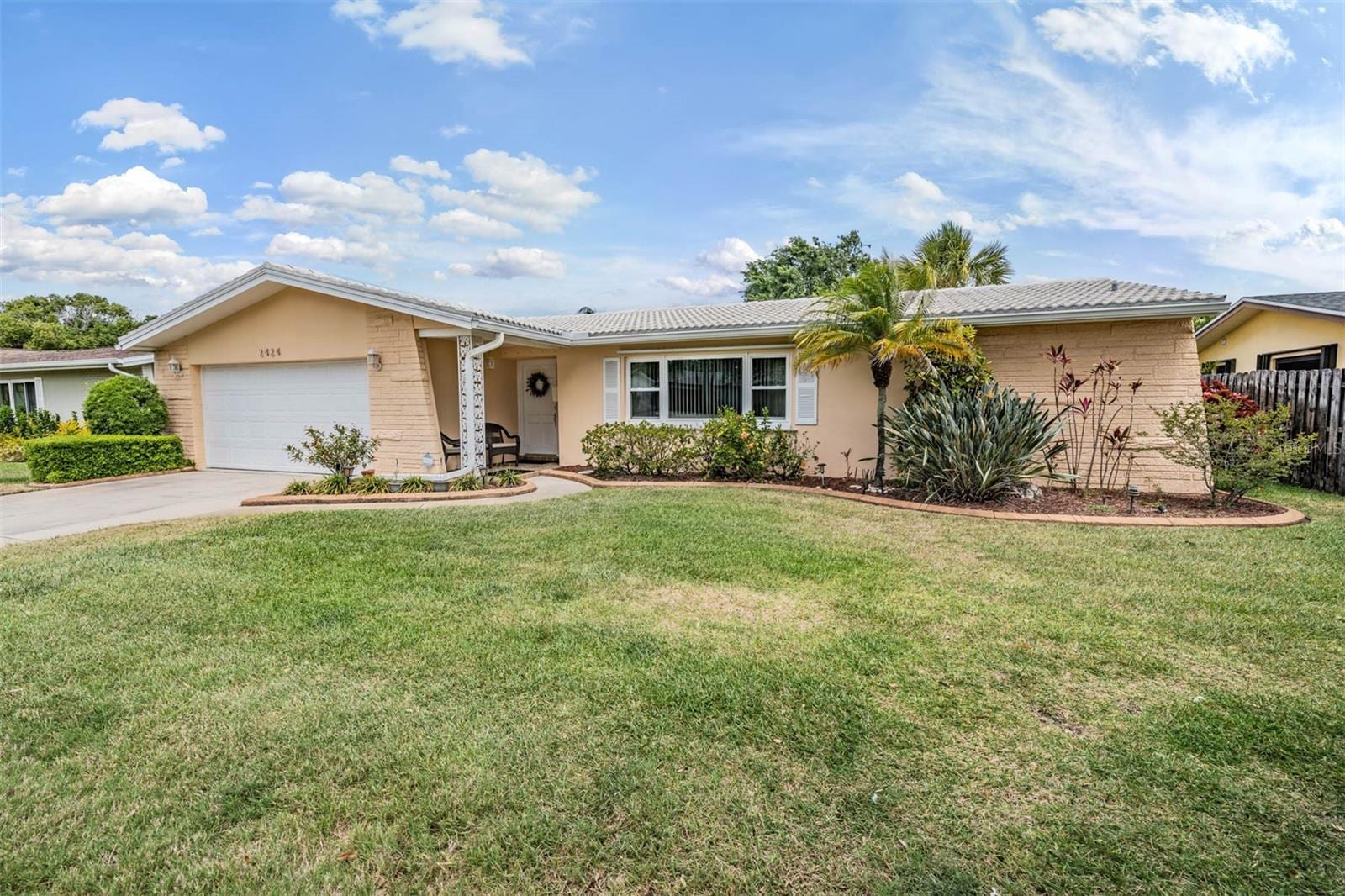 2424 Fairbanks Dr photo 2